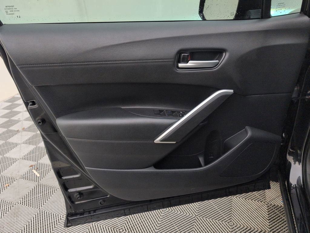 Used 2022 Toyota Corolla Cross XLE image 34