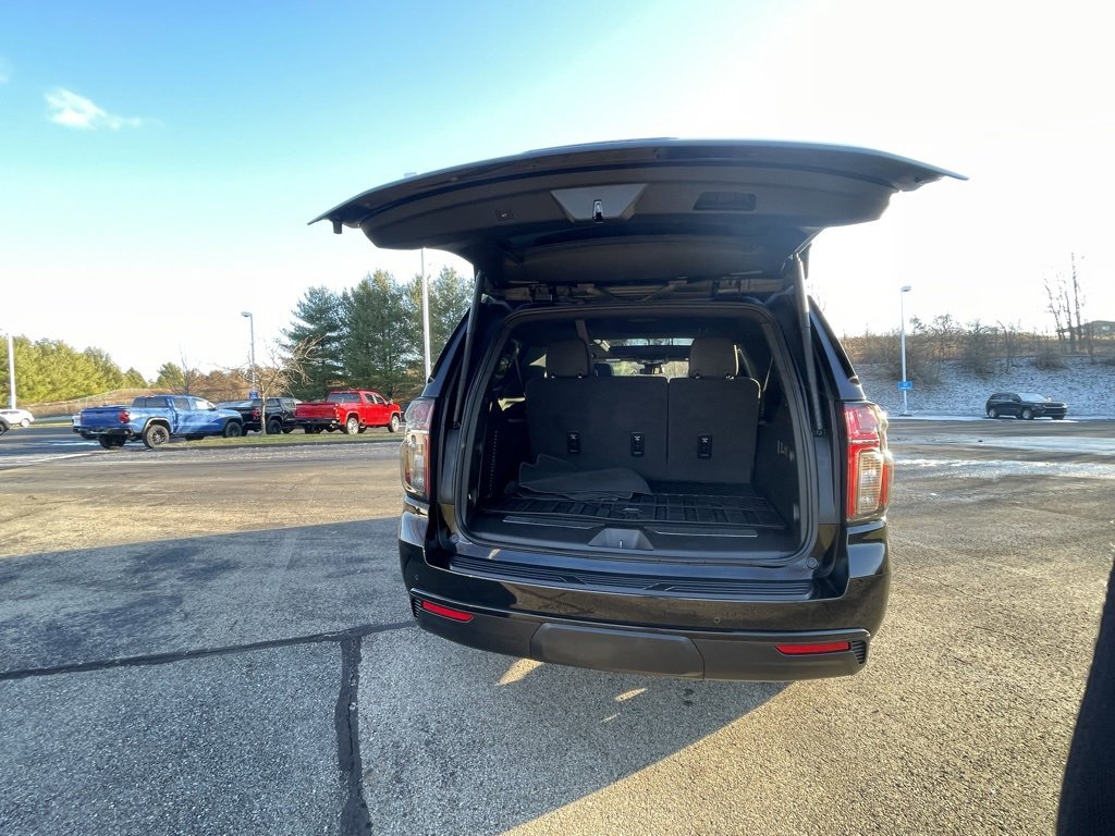 Used 2024 Chevrolet Suburban Z71 w/ Luxury Package image 20