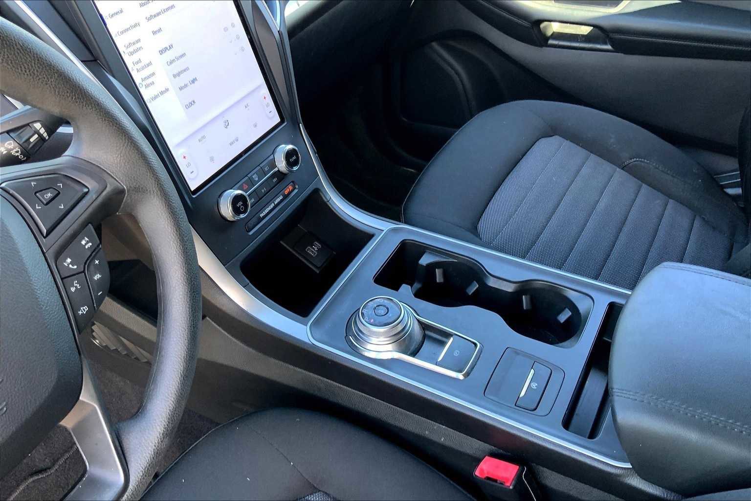 Certified 2022 Ford Edge SE w/ Black Appearance Package image 16