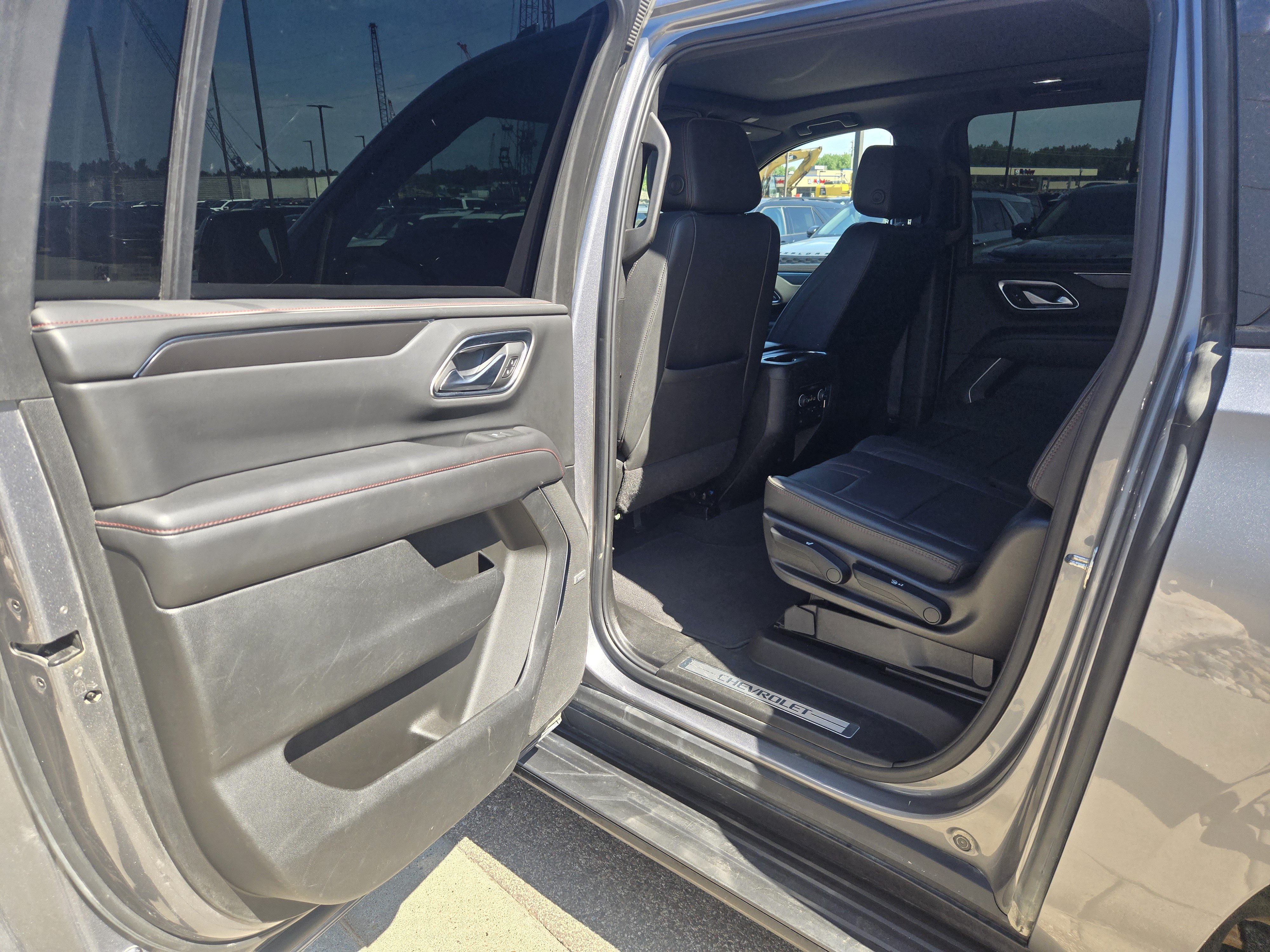 Used 2022 Chevrolet Suburban RST w/ Sport Performance Package AWD/4WD image 12