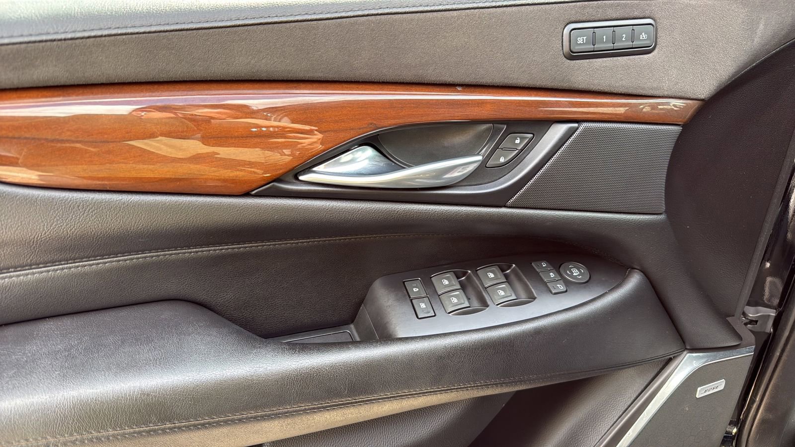 Used 2018 Cadillac Escalade Luxury RWD image 11