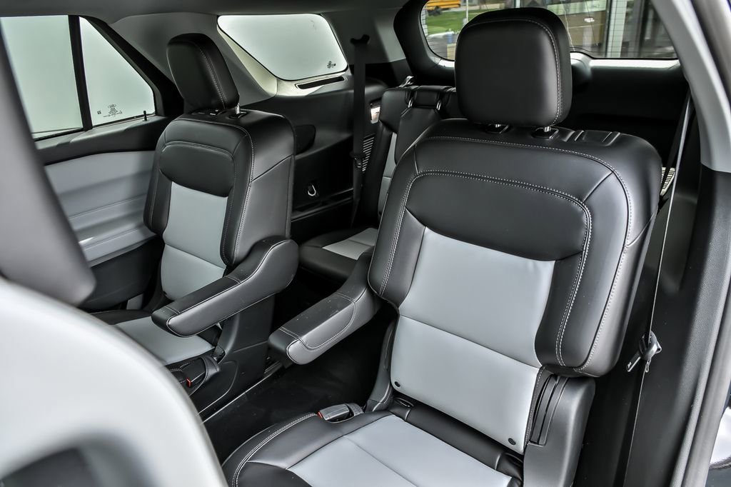 Certified 2024 Ford Explorer XLT w/ Equipment Group 202A AWD/4WD image 17