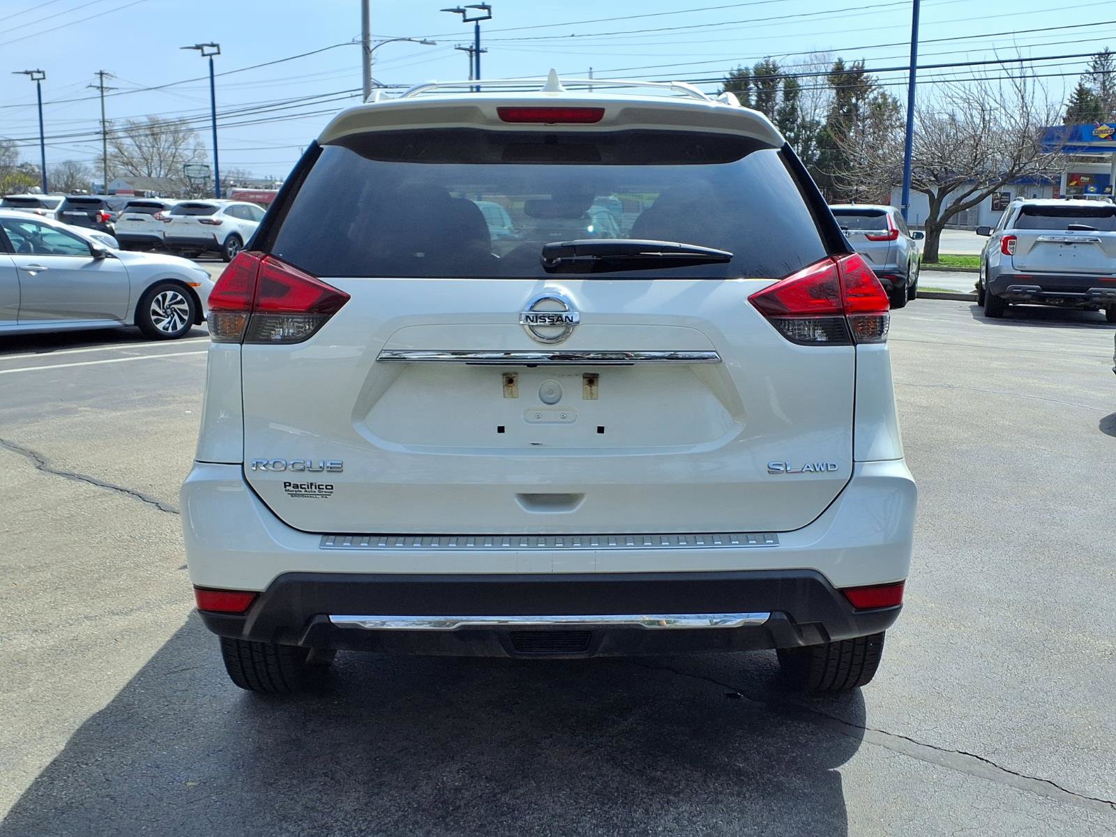 Used 2017 Nissan Rogue SL w/ SL Premium Package AWD/4WD image 4