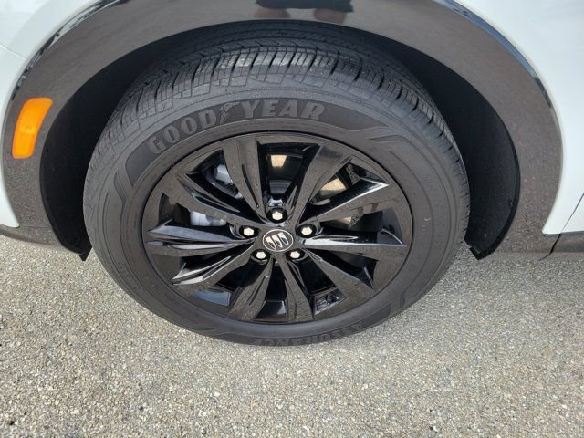 Used 2024 Buick Envista Sport Touring w/ Convenience I Package FWD image 4