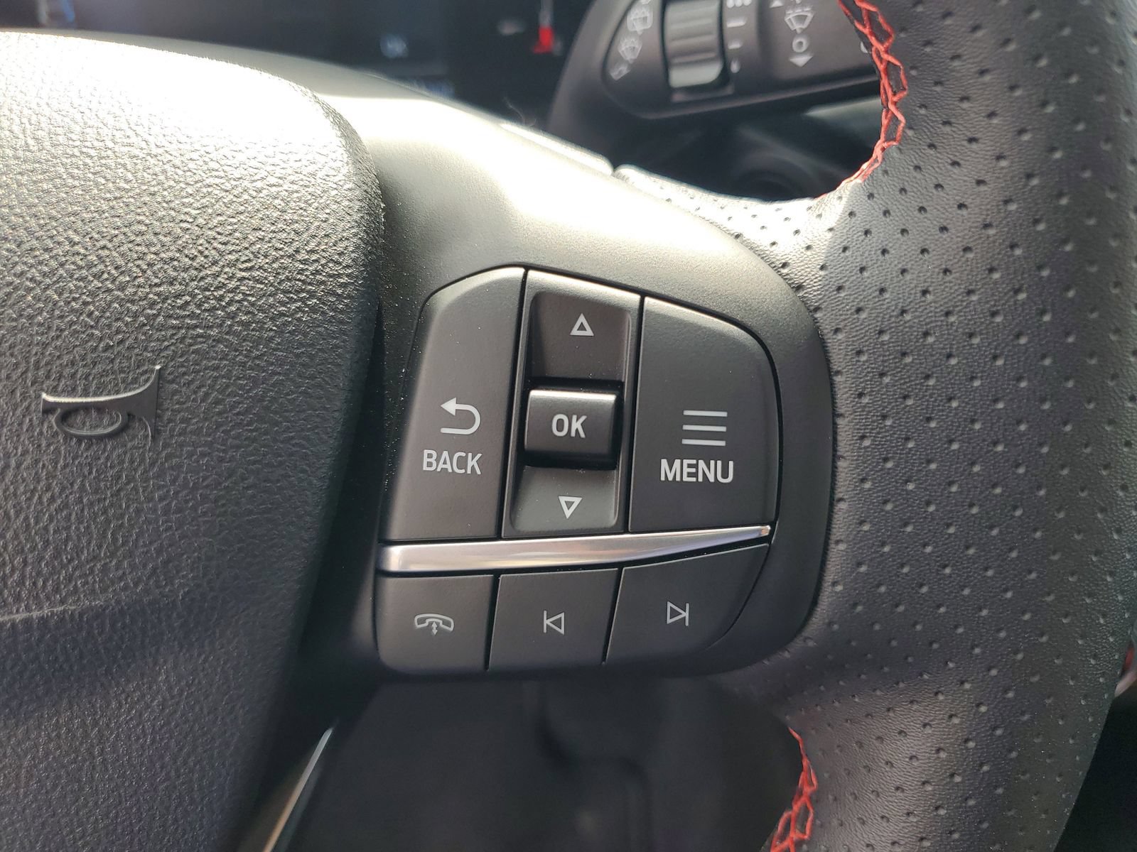 Certified 2025 Ford Escape ST-Line Select AWD/4WD image 22