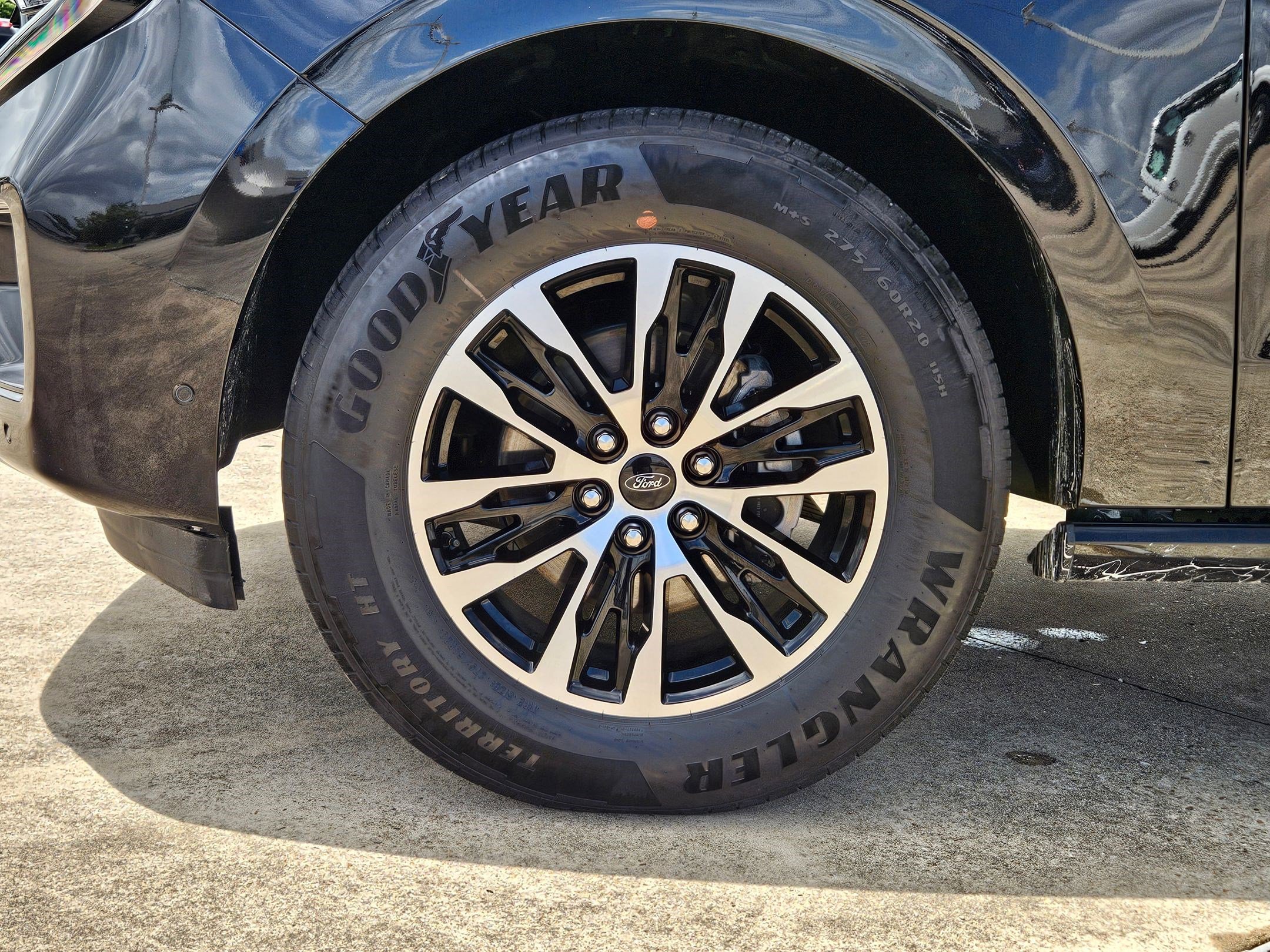 Certified 2025 Ford Expedition Platinum AWD/4WD image 13