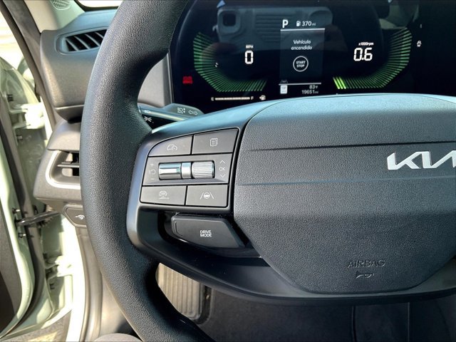 Used 2025 Kia K4 FWD image 16