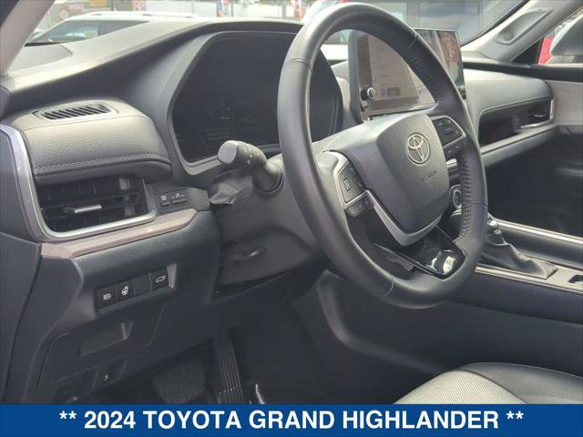 Used 2024 Toyota Grand Highlander AWD image 12