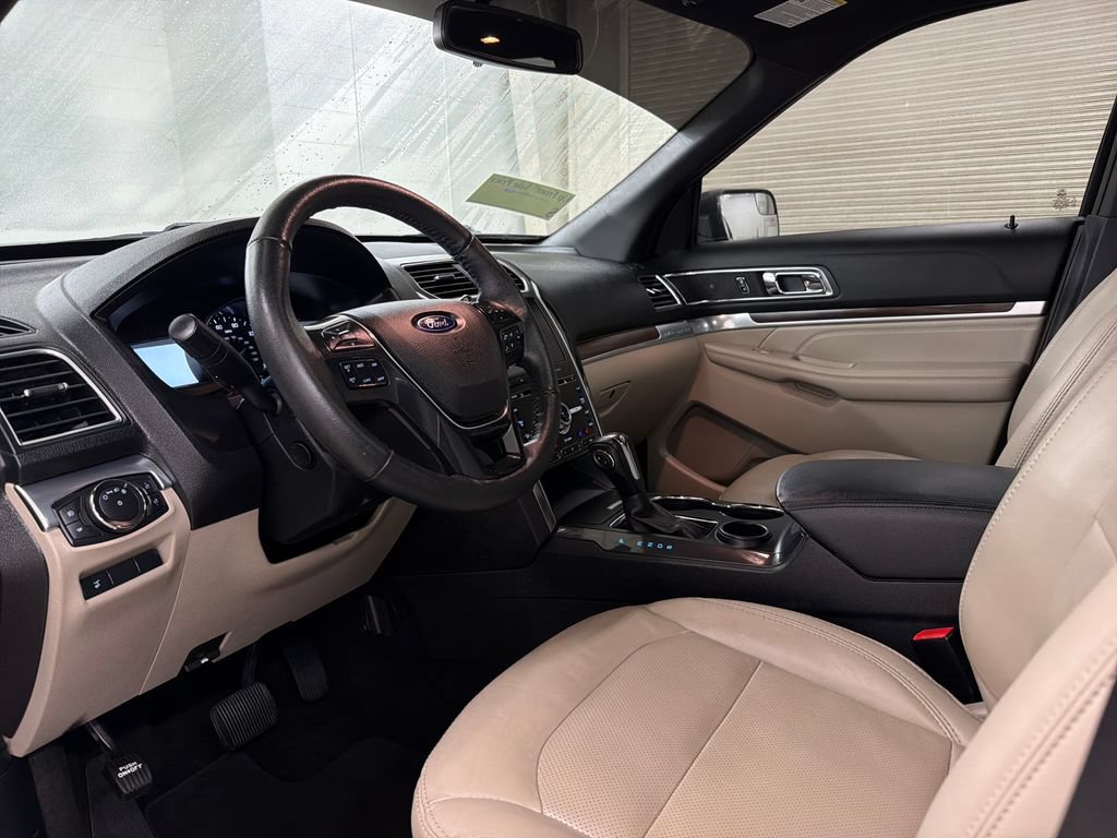 Certified 2018 Ford Explorer Limited FWD image 6