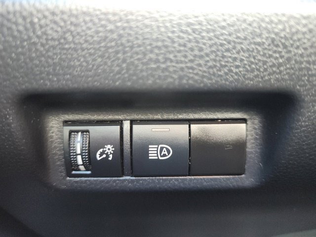 Used 2022 Toyota RAV4 LE AWD/4WD image 22