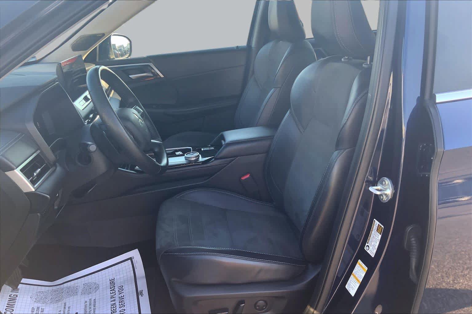 Used 2025 Mitsubishi Outlander SE FWD image 8