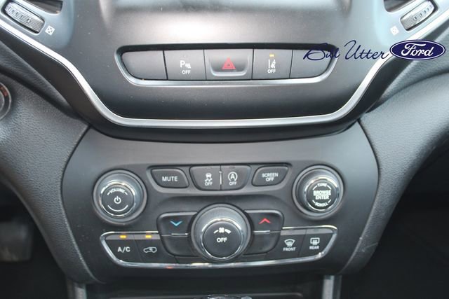 Used 2021 Jeep Cherokee Latitude Plus FWD image 17