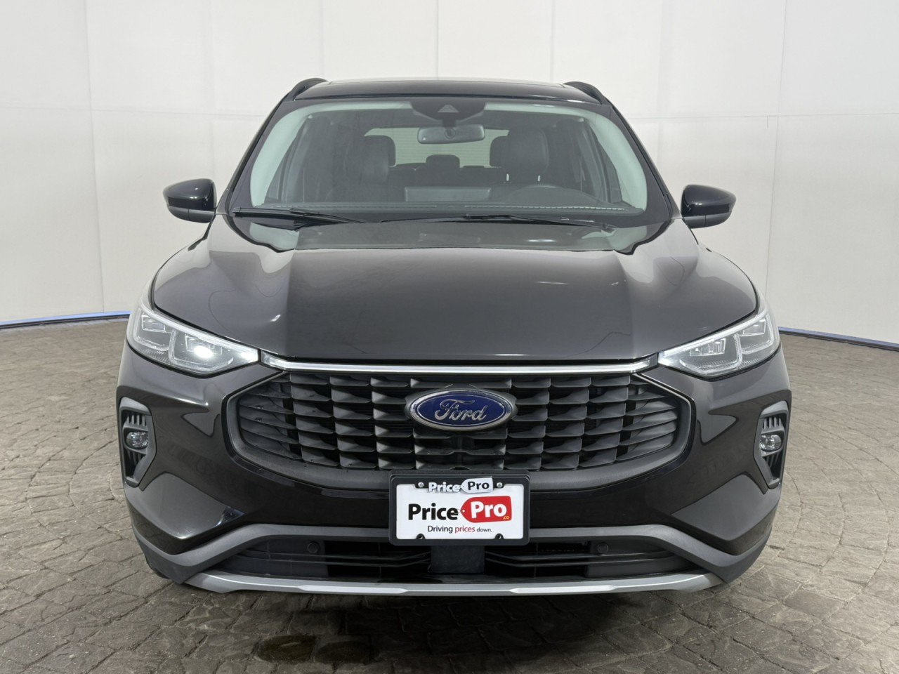Certified 2025 Ford Escape Platinum AWD/4WD image 2