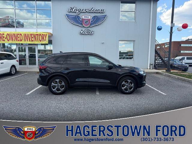 Certified 2025 Ford Escape ST-Line w/ Tech Pack #1 AWD/4WD image 1