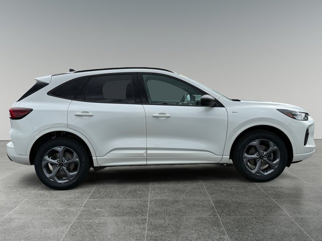 Certified 2023 Ford Escape ST-Line w/ Tech Pack #1 AWD/4WD image 4