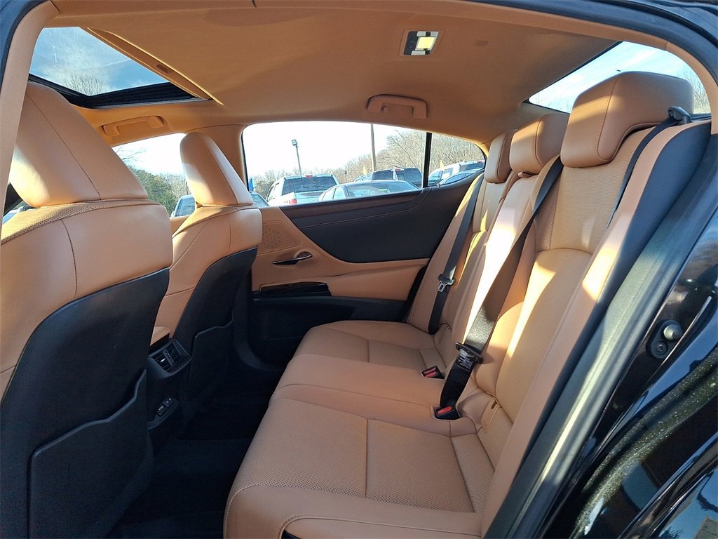 Used 2022 Lexus ES 350 w/ Premium Package image 11