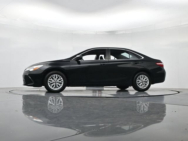 Used 2017 Toyota Camry LE FWD image 38