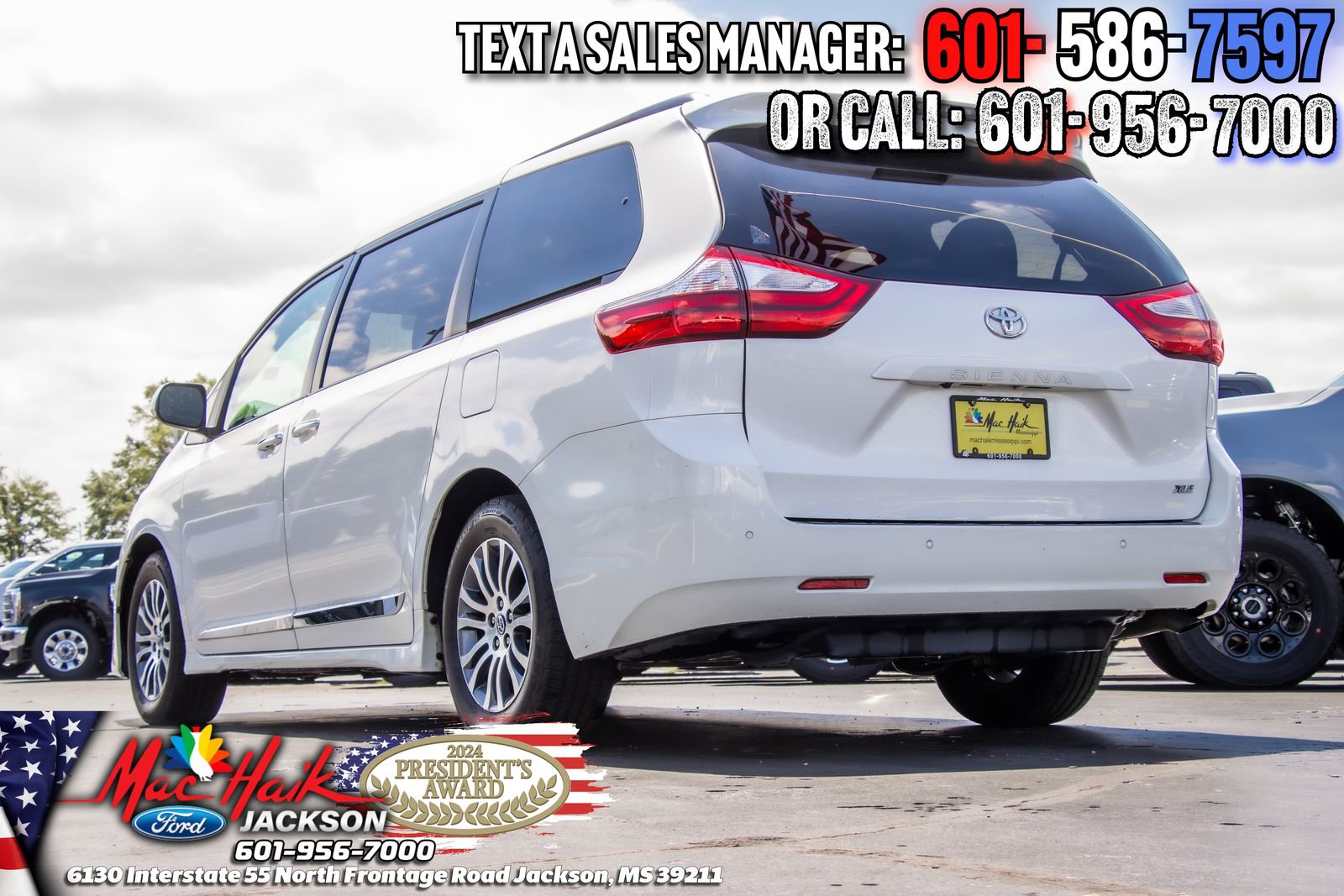 Used 2019 Toyota Sienna XLE w/ XLE Navigation Package FWD image 3
