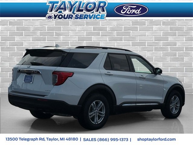 Certified 2023 Ford Explorer XLT image 3