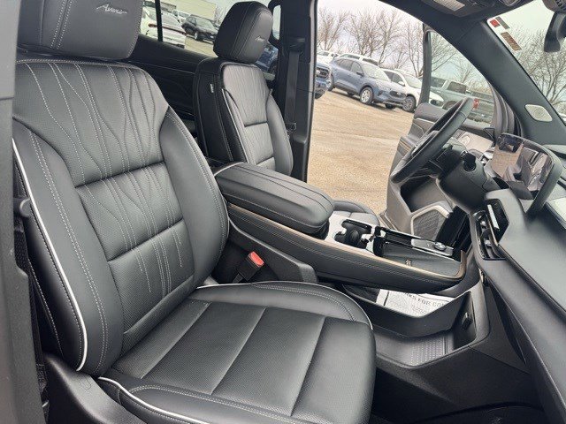 Used 2025 Buick Enclave Avenir w/ Trailering Package, 5000 lbs. image 37