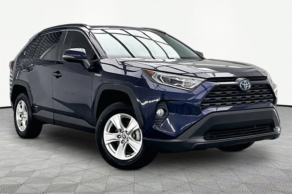 Used 2021 Toyota RAV4 XLE w/ Convenience Package AWD/4WD image 12