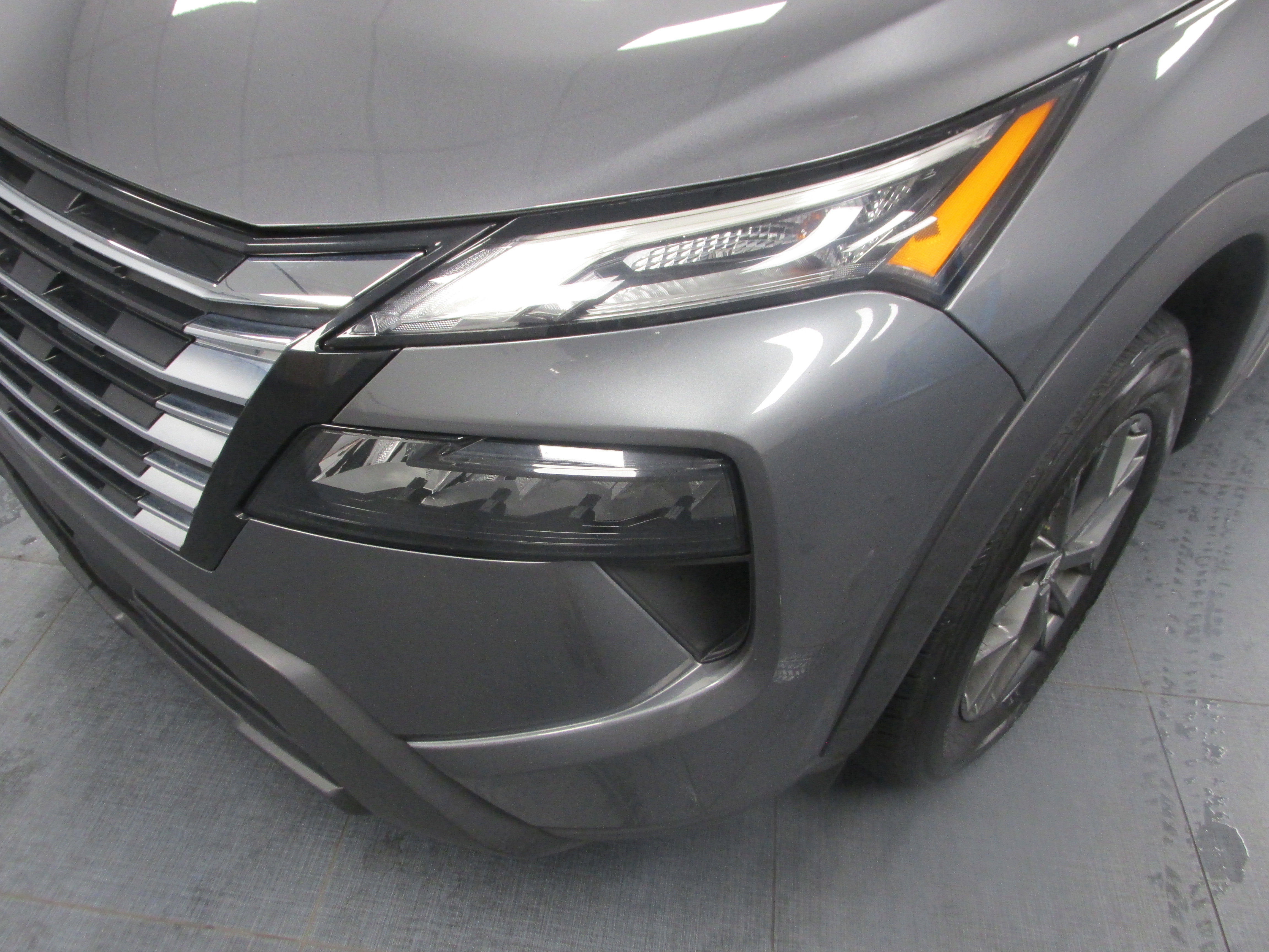 Used 2024 Nissan Rogue S FWD image 9