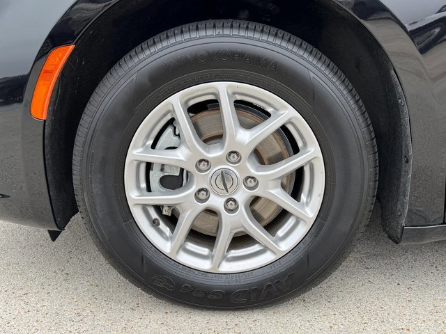 Used 2024 Chrysler Pacifica Touring-L image 13