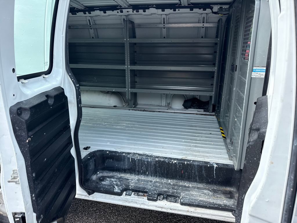 Used 2017 Chevrolet Express 2500 RWD image 23