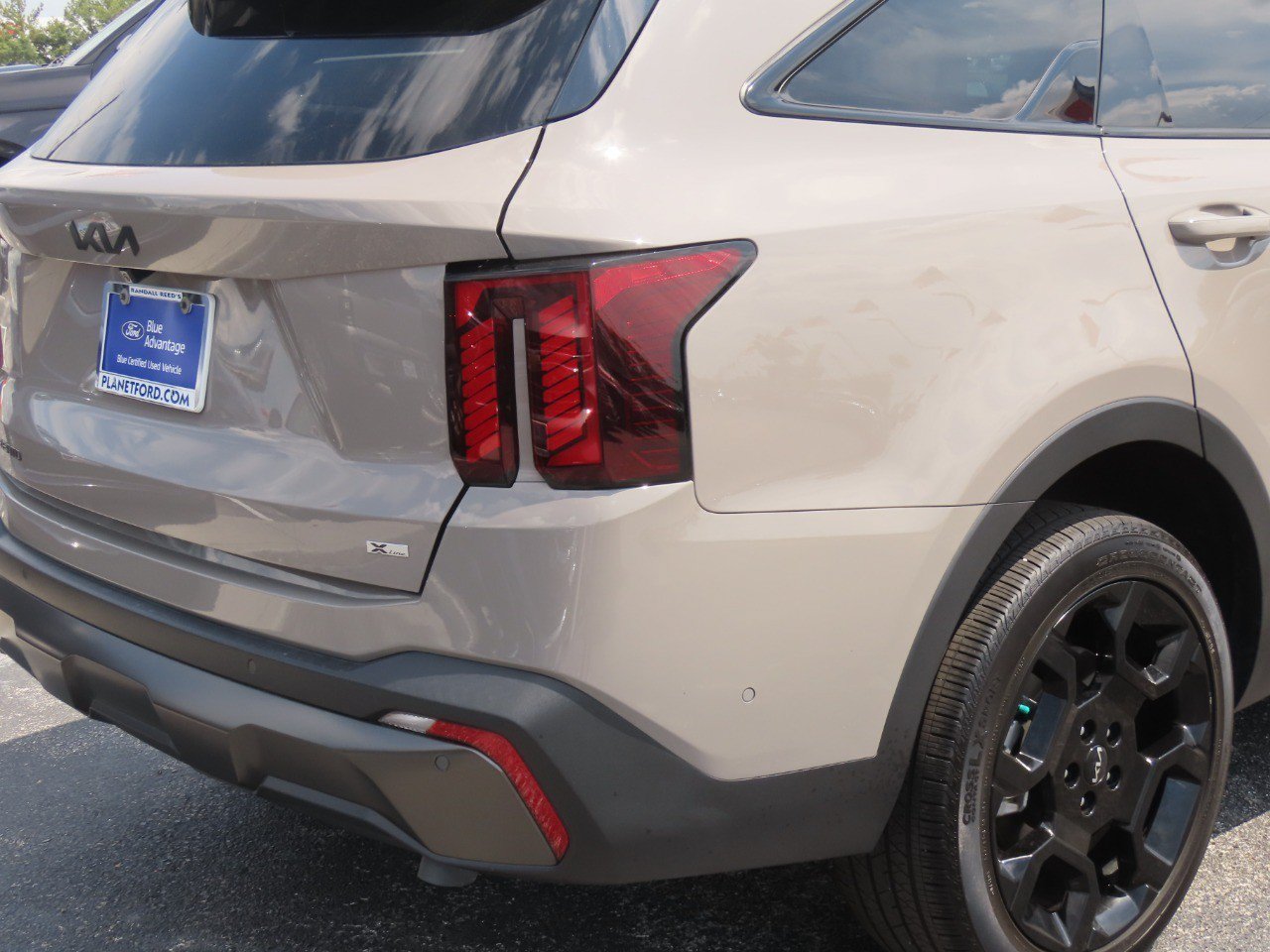 Used 2025 Kia Sorento SX Prestige w/ Olive Brown Leather Package AWD/4WD image 10