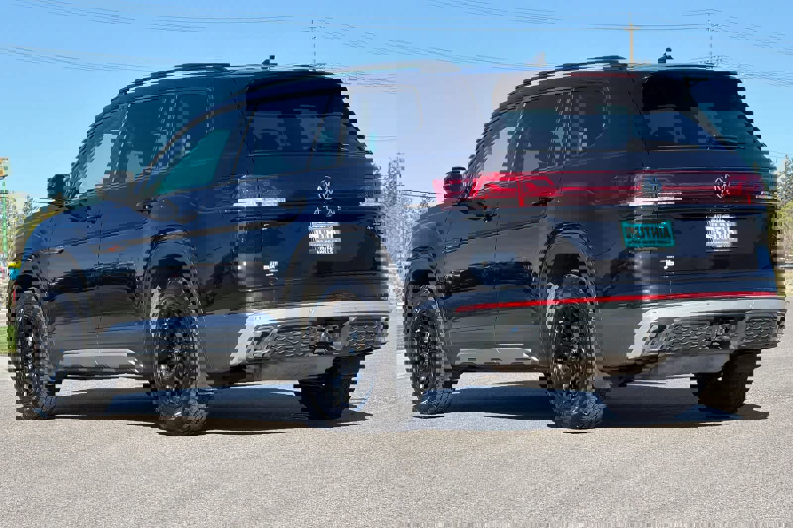 Used 2025 Volkswagen Atlas Peak Edition SE image 3