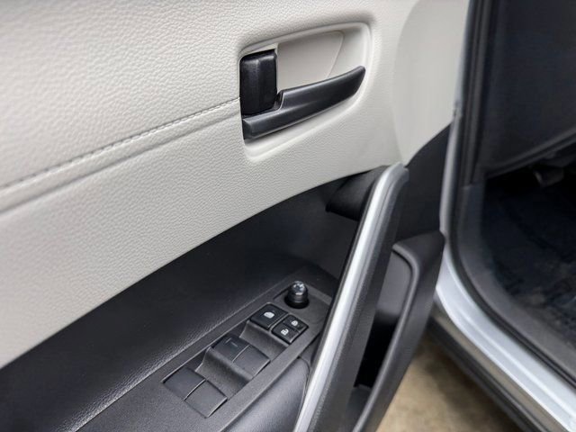 Used 2022 Toyota Corolla Cross LE image 13