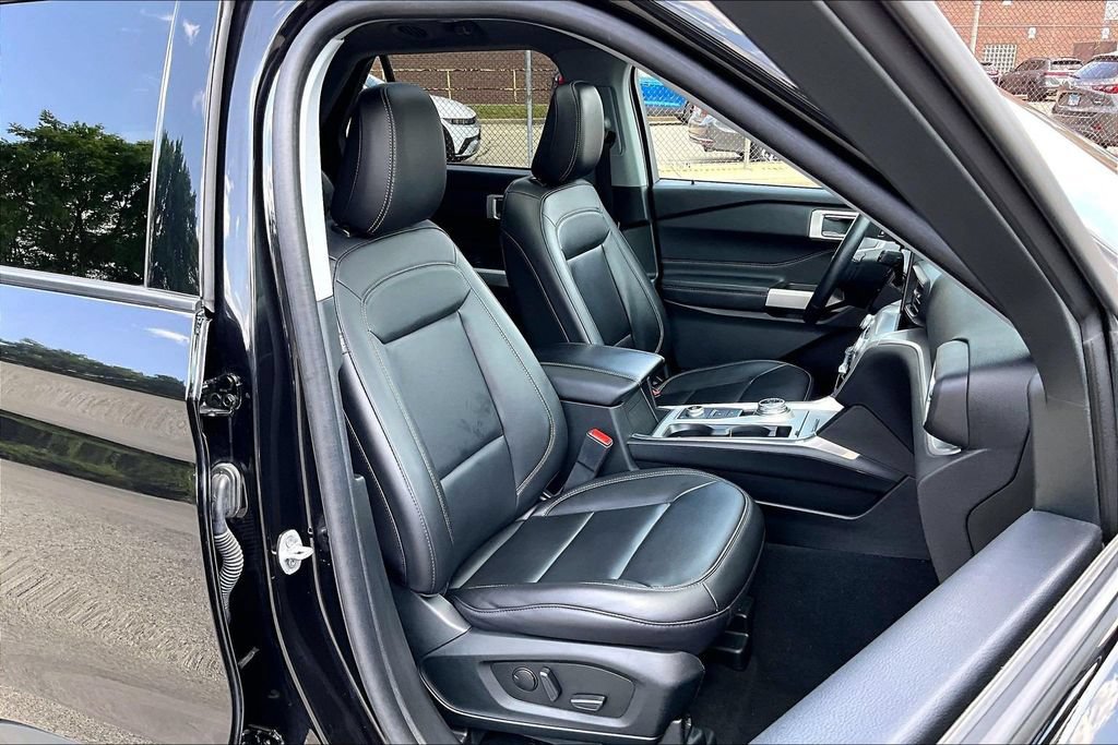 Certified 2023 Ford Explorer XLT w/ Equipment Group 202A AWD/4WD image 7