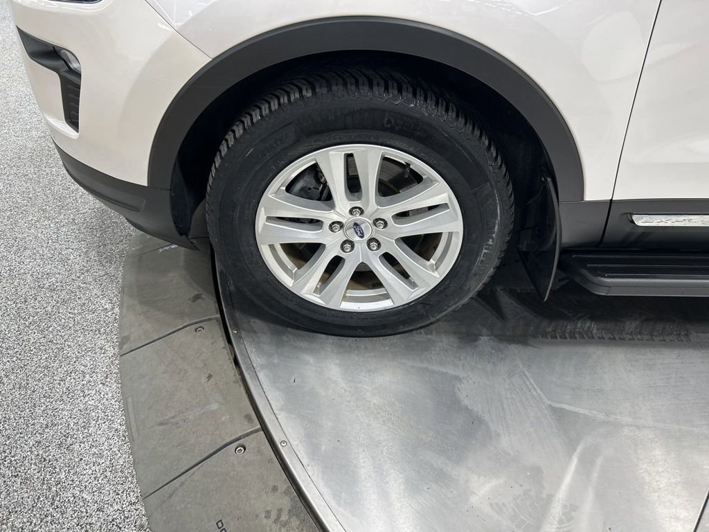 Certified 2018 Ford Explorer XLT w/ Equipment Group 202A image 29
