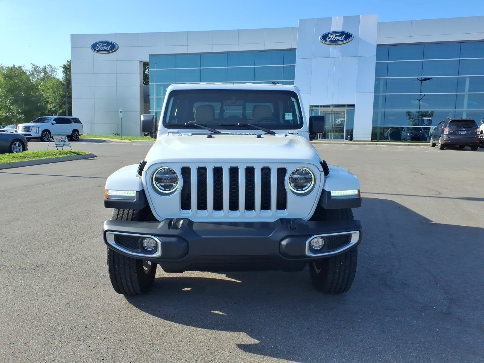 Used 2022 Jeep Gladiator Overland w/ LED Lighting Group AWD/4WD image 8