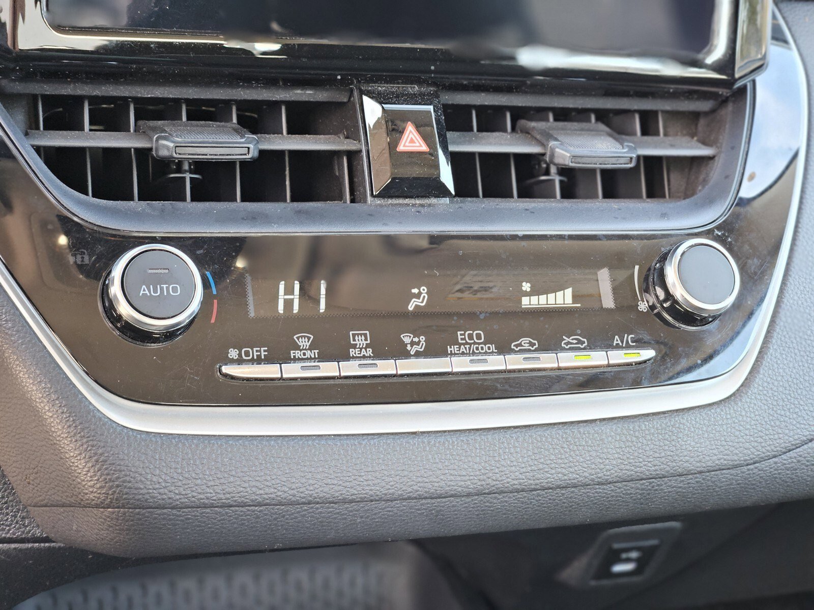 Used 2023 Toyota Corolla LE image 23