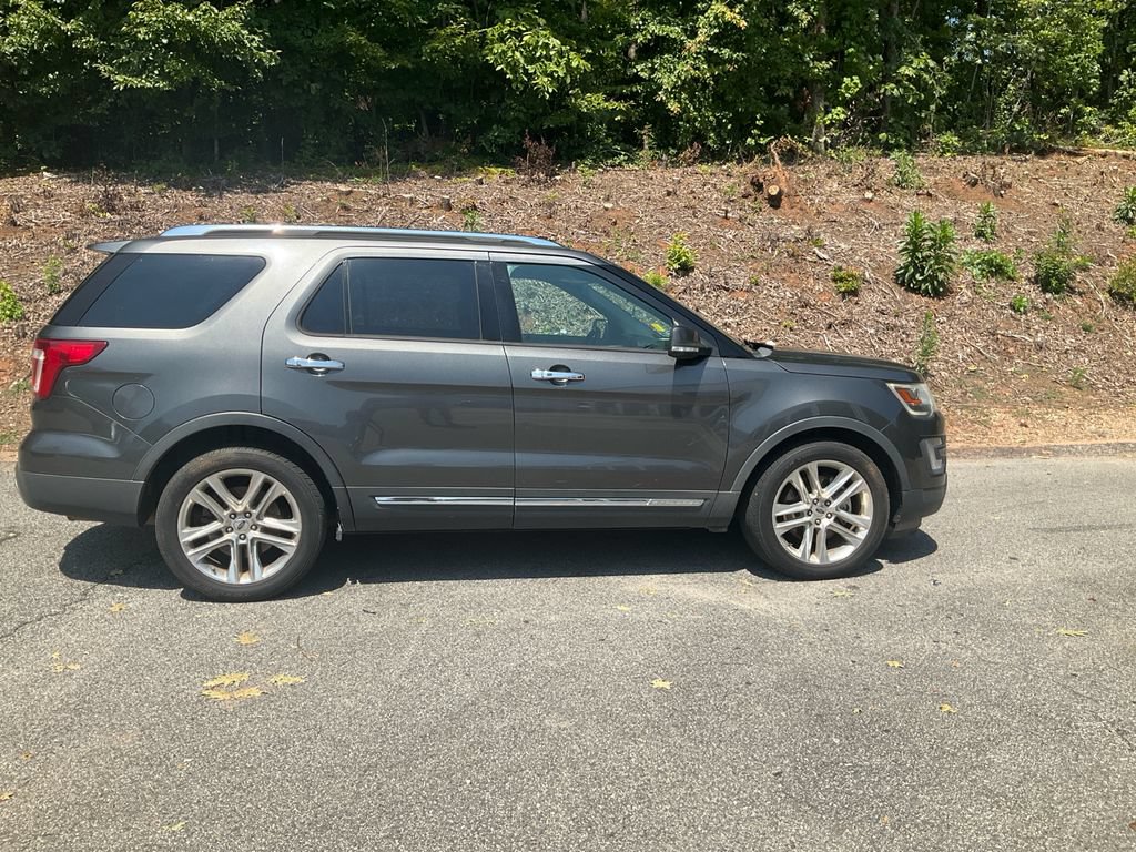 Certified 2017 Ford Explorer Limited FWD image 4