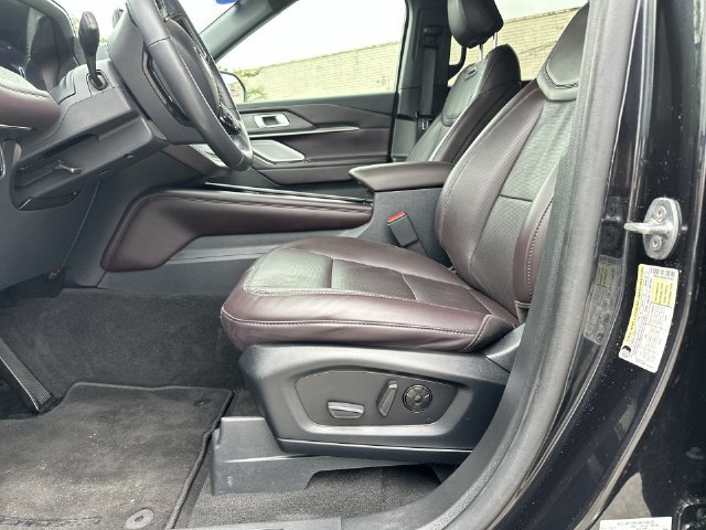 Certified 2025 Ford Explorer Platinum RWD image 13