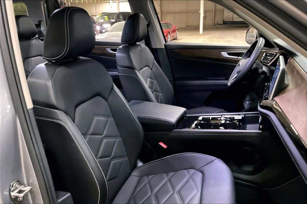Used 2025 Volkswagen Atlas SE image 9