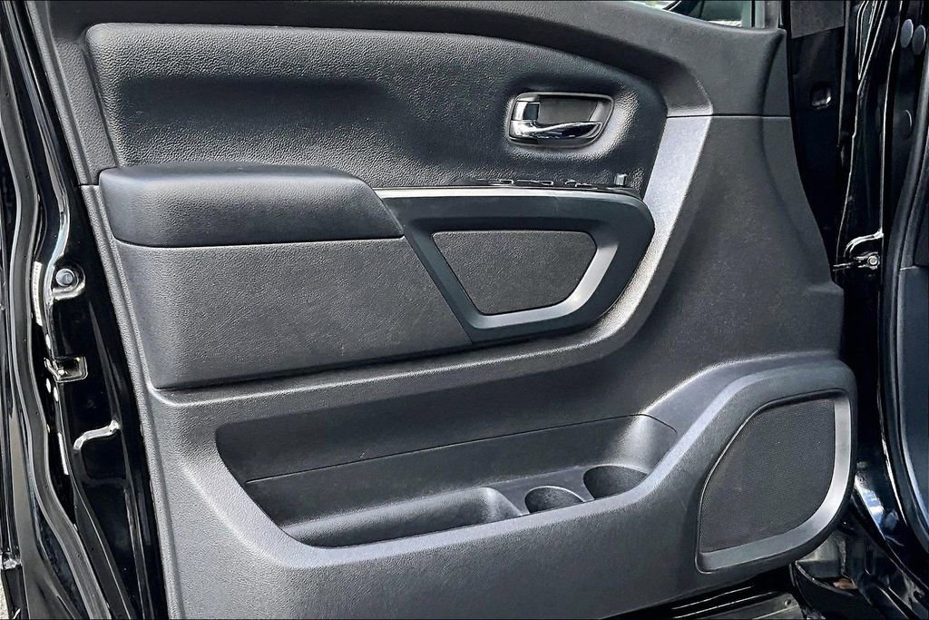 Used 2018 Nissan Titan SV w/ SV Convenience Package image 21