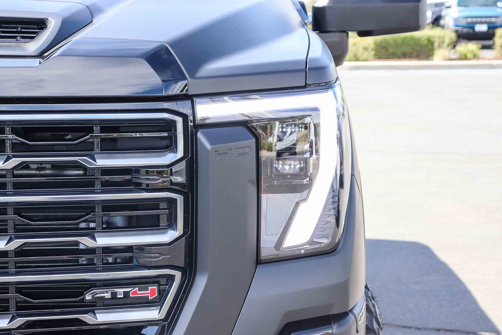 Used 2025 GMC Sierra 2500 AT4 w/ AT4 Premium Plus Package AWD/4WD image 10