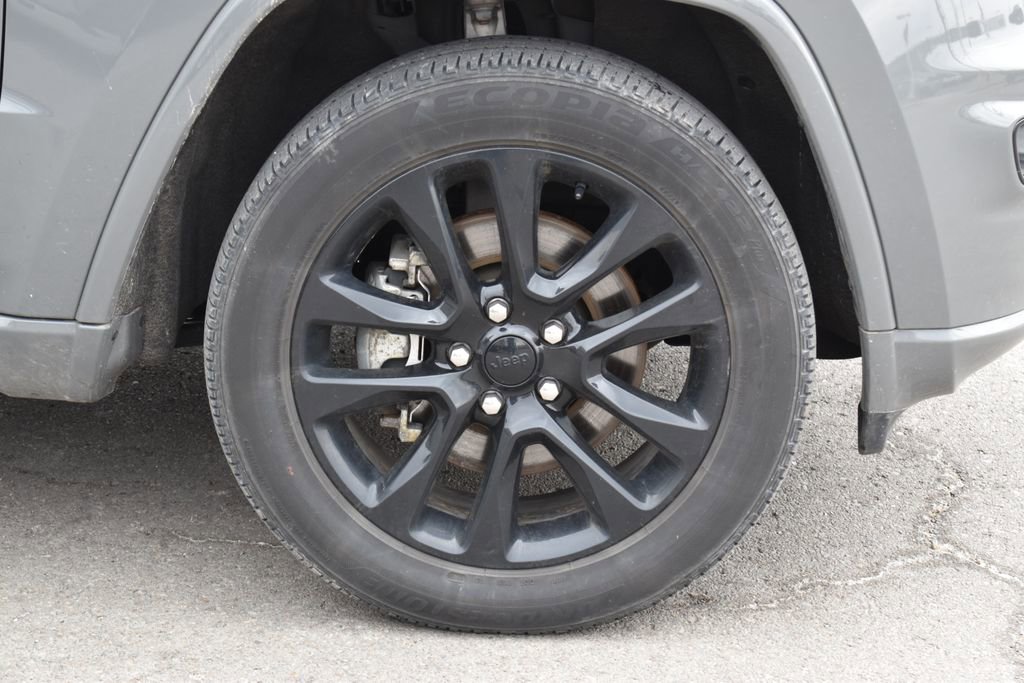 Used 2022 Jeep Grand Cherokee Laredo X image 4