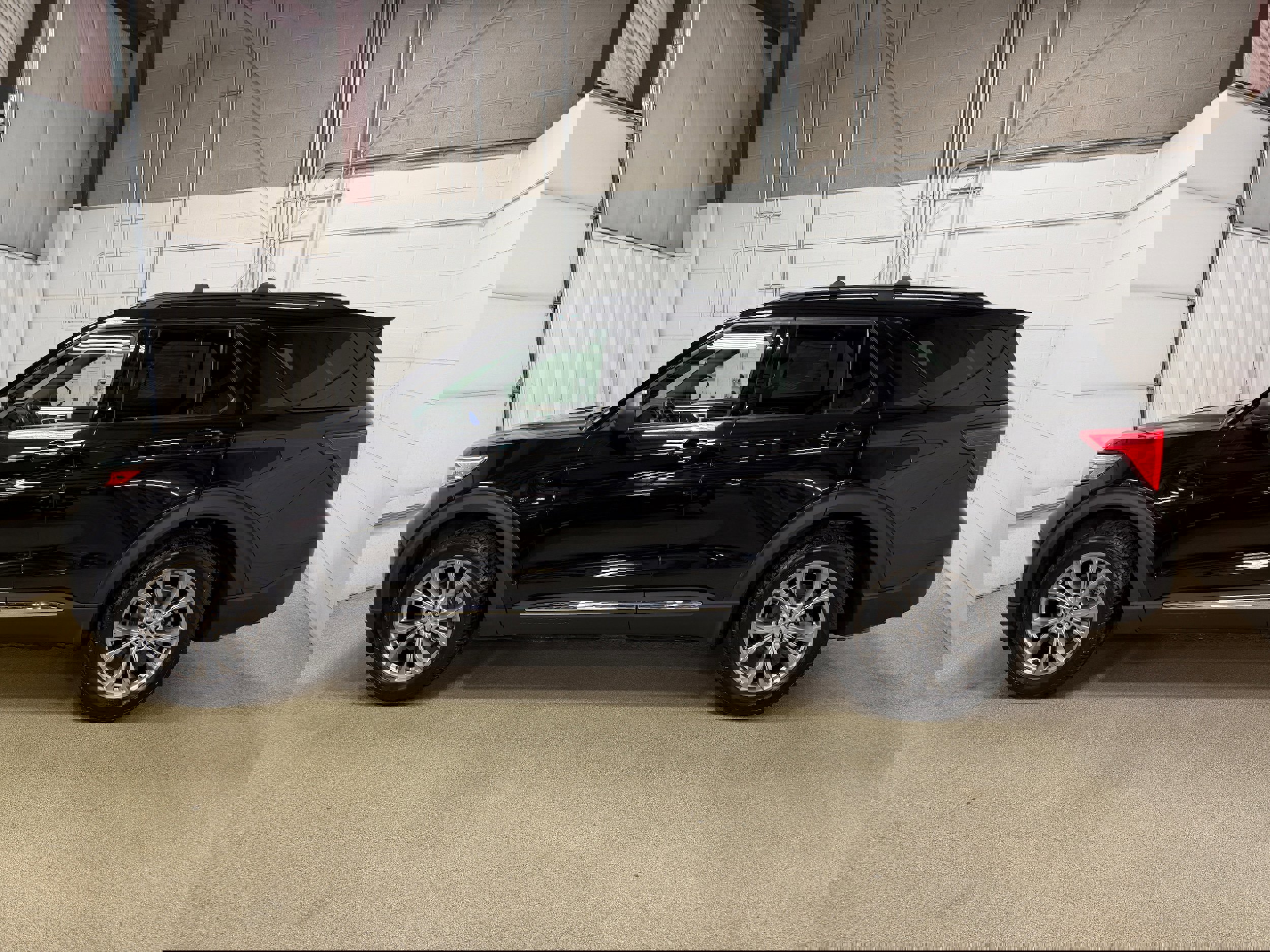 Certified 2020 Ford Explorer XLT w/ Equipment Group 202A image 7