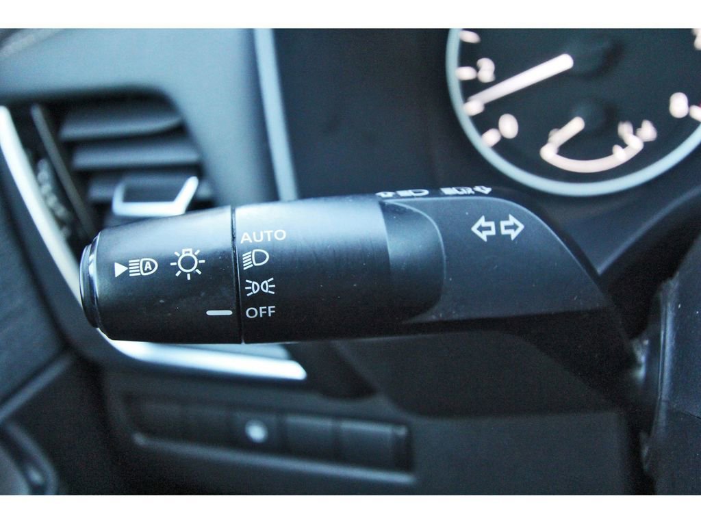 Used 2021 Nissan Rogue SV image 17