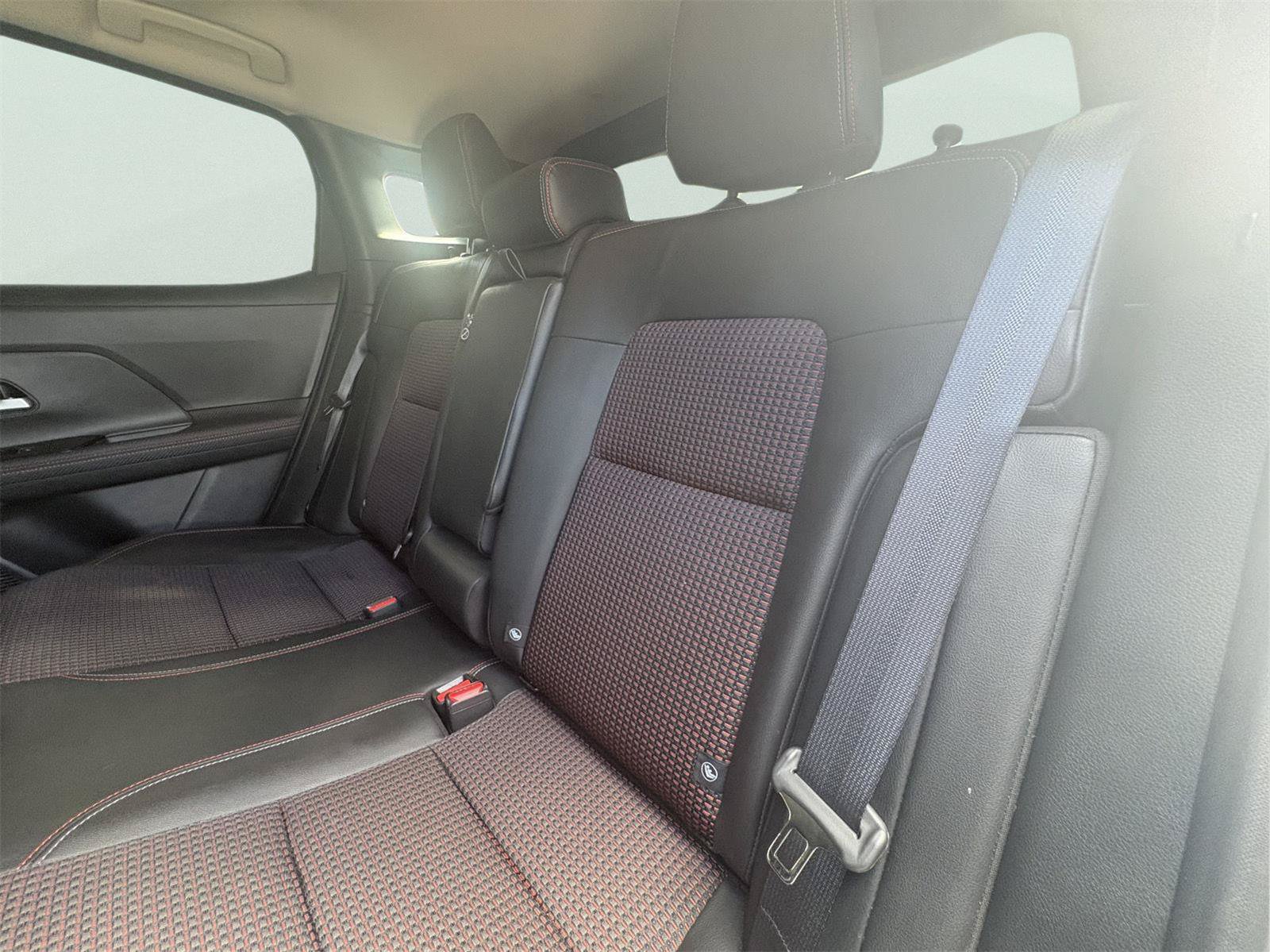 Used 2025 Nissan Kicks SR w/ SR Premium Package FWD image 9