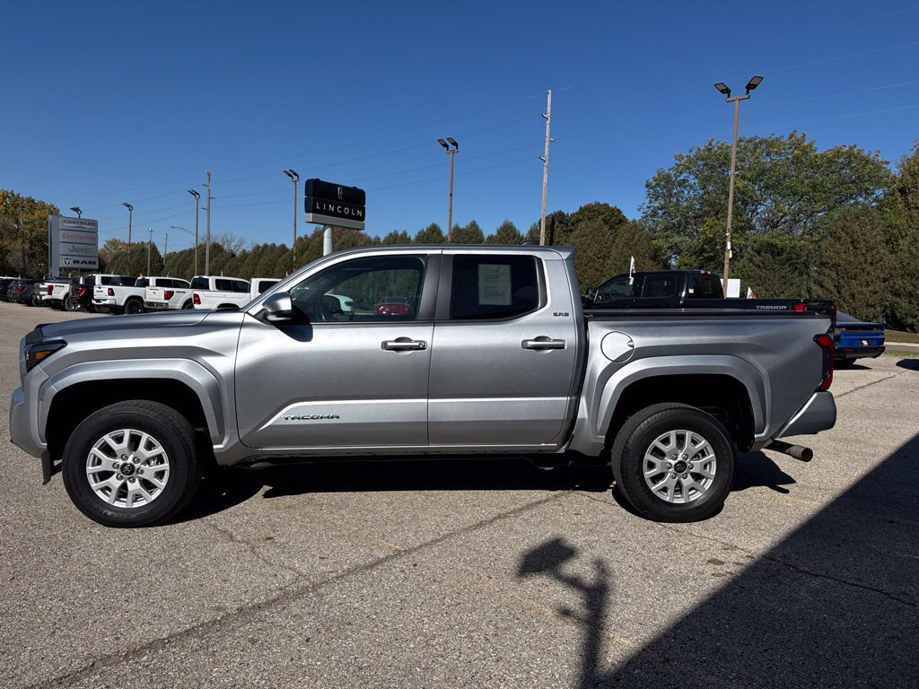 Used 2024 Toyota Tacoma SR5 AWD/4WD image 6
