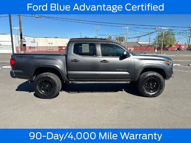 Used 2017 Toyota Tacoma TRD Off-Road w/ Premium & Technology Package AWD/4WD image 9