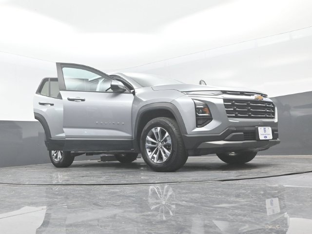Used 2025 Chevrolet Equinox LT AWD/4WD image 31
