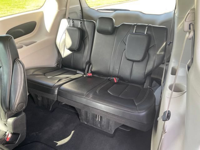 Used 2024 Chrysler Pacifica Touring-L FWD image 19