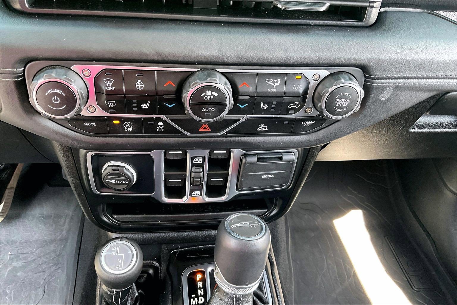 Used 2025 Jeep Gladiator Sport w/ Premium Package AWD/4WD image 32