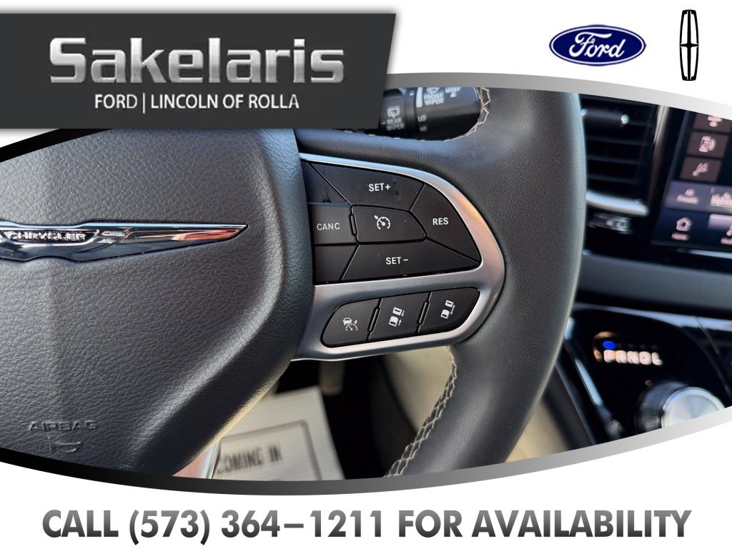 Used 2025 Chrysler Pacifica Select FWD image 17